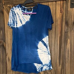 Tryst Indigo and White V-Neck Tee